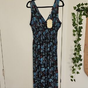 Sleeveless V-Neck Maxi Dress in Black and Blue Floral